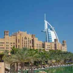 Architektura w Dubaju, gdzie nowoczesność spotyka tradycję. Czy Dubaj to państwo? To miasto-państwo, które zachwyca.
