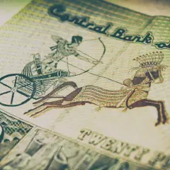 Egipski banknot 20 funtów. Zastanawiasz się, czym płacić w Egipcie? Oto odpowiedź!