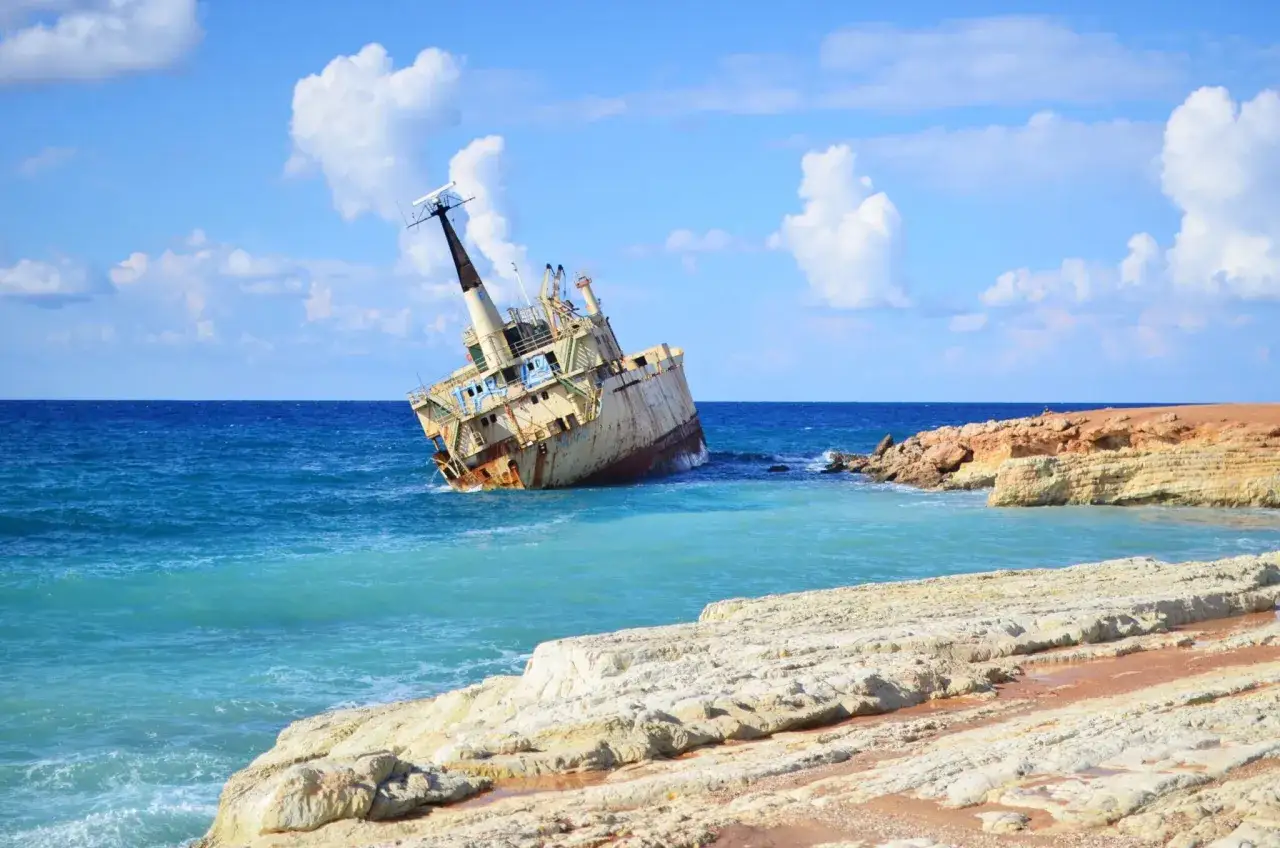 Wraki statków na pafos plażach, wrak statku