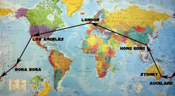 Mapa świata z zaznaczoną trasą podróży: Los Angeles, Bora Bora, Sydney, Auckland, Hong Kong, Londyn. Gdzie jest Bora Bora? Na Pacyfiku!